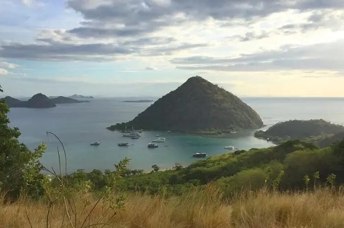 Sylvia Hill in Labuan Bajo A Nature Spot with Spectacular Sea Views